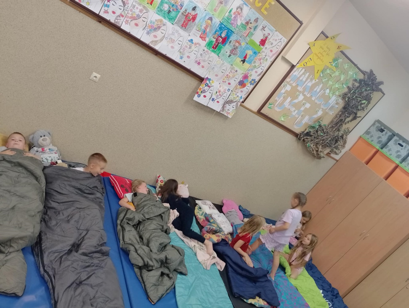 🌙✨ Nocka w szkole – niezapomniana przygoda!