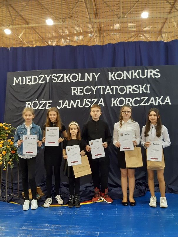 Międzyszkolny Konkursie Recytatorskim pt. ,,Róże Janusza Korczaka''.